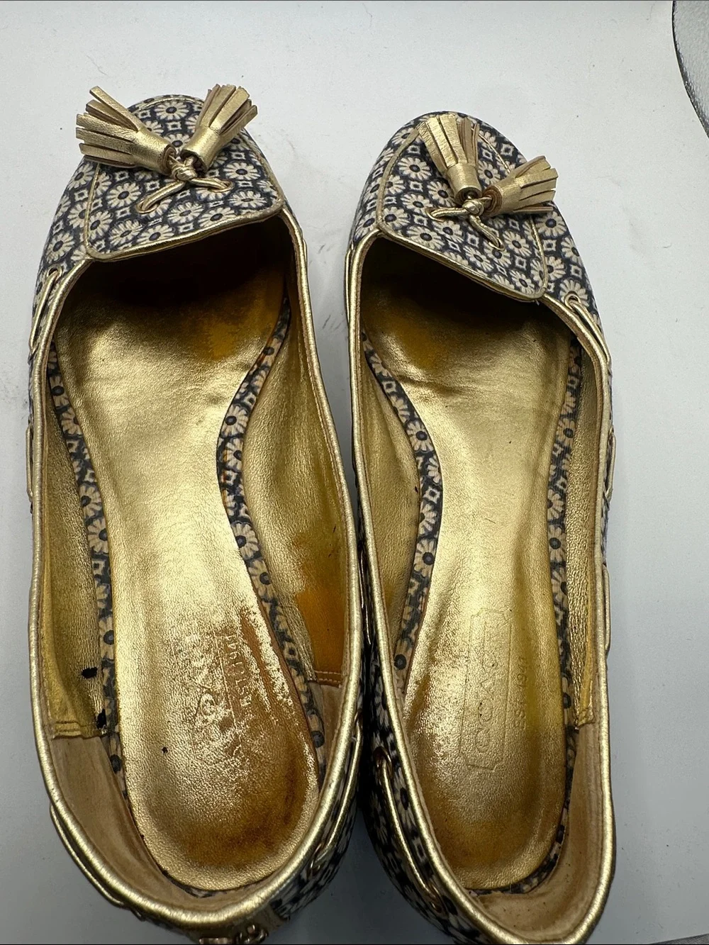 Patterned Tassel Loafers in Black and Gold size 6.5